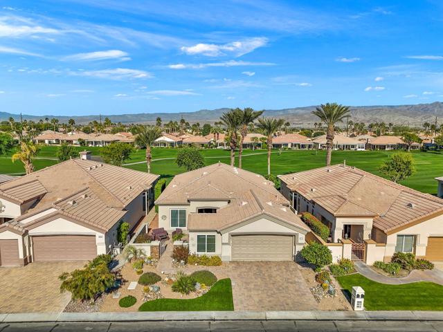 80464 Muirfield Drive, Indio CA: https://media.crmls.org/mediaz/3f324546-a99e-49a1-8813-d0c6b8402770.jpg
