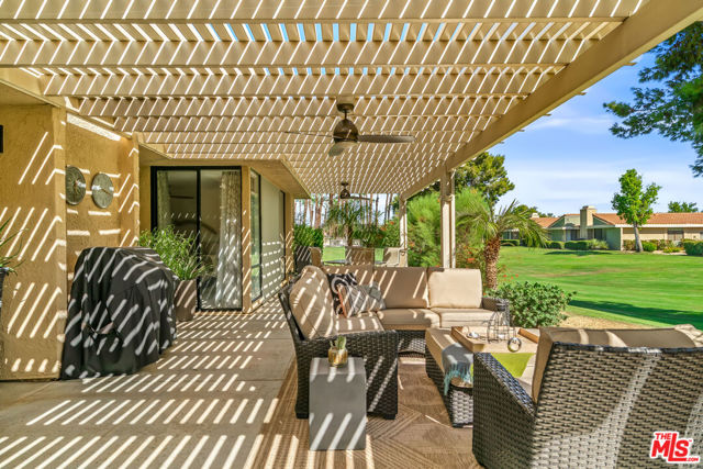 72305 Rodeo Way, Rancho Mirage CA: https://media.crmls.org/mediaz/3f32a640-79c4-4233-bf75-7aa9aaed3288.jpg