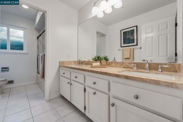 9 Irvine Drive, Moraga CA: https://media.crmls.org/mediaz/3f33398d-3630-4a6a-92fa-12ec5dae998b.jpg