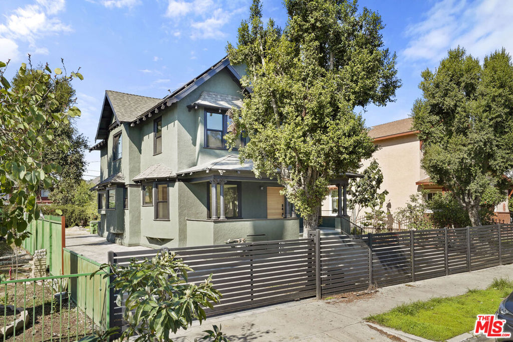 2745 Kenwood Avenue