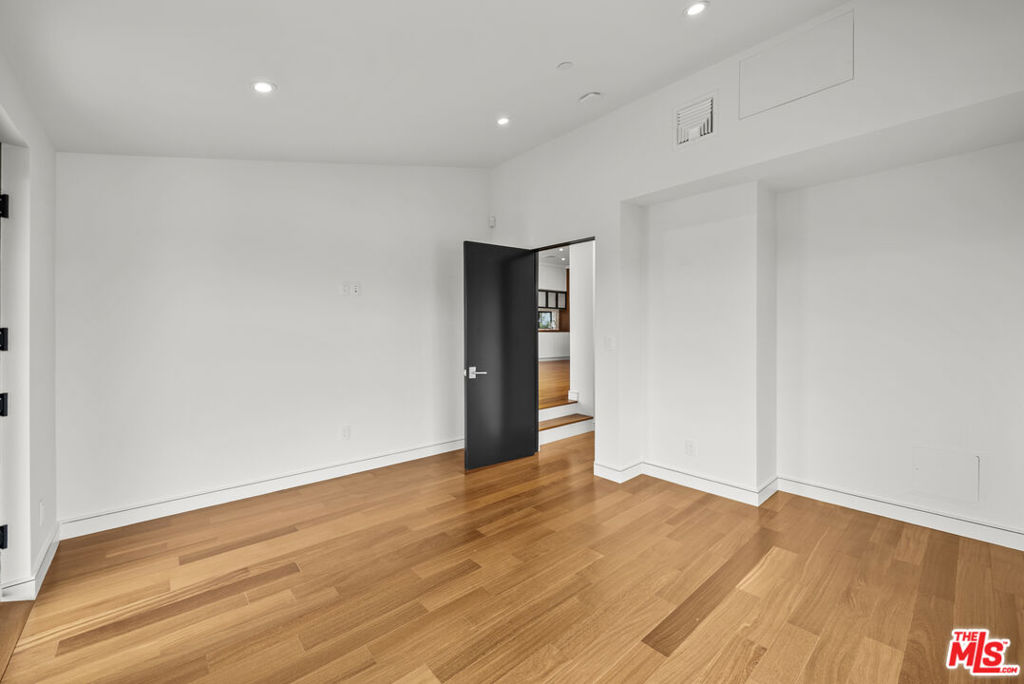 MLS #26856391 image #19