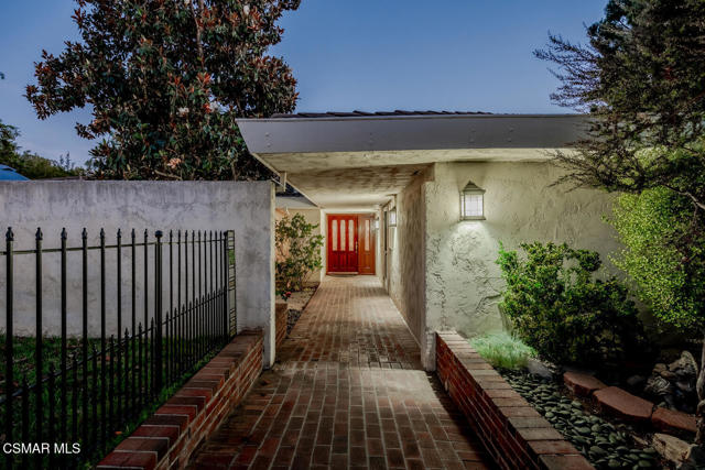 356 Laguna Terrace, Simi Valley CA: https://media.crmls.org/mediaz/3f347042-b77b-4eac-8368-60d0dd3d87bd.jpg