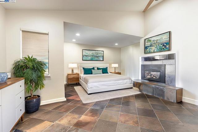 2256 Cove Ct, Discovery Bay CA: https://media.crmls.org/mediaz/3f350e08-b894-456d-902a-fc987e165877.jpg