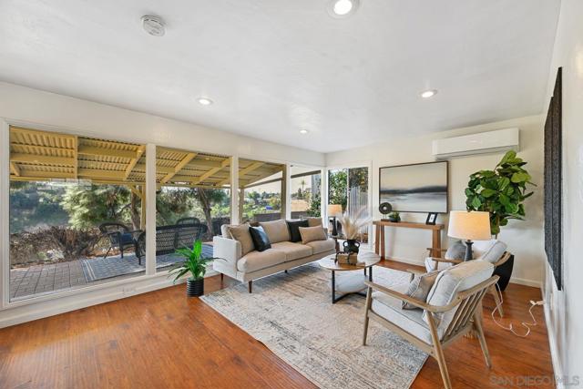 6371 Celia Vista Dr, San Diego CA: https://media.crmls.org/mediaz/3f35dd67-b8eb-402d-a47a-db12d0f1e72c.jpg