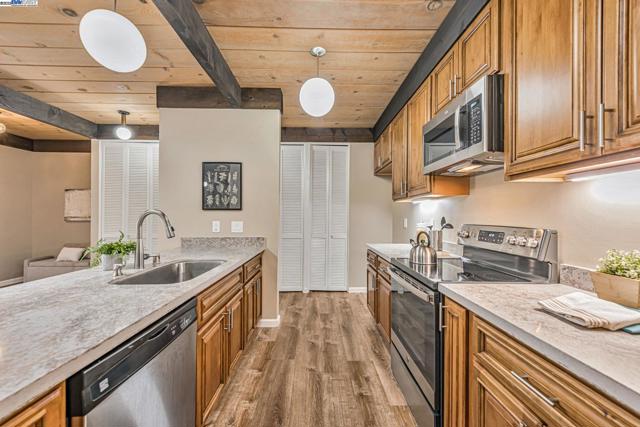 39090 Presidio Way, Fremont CA: https://media.crmls.org/mediaz/3f365d81-9ad0-4ed0-b29a-1a2255996e48.jpg