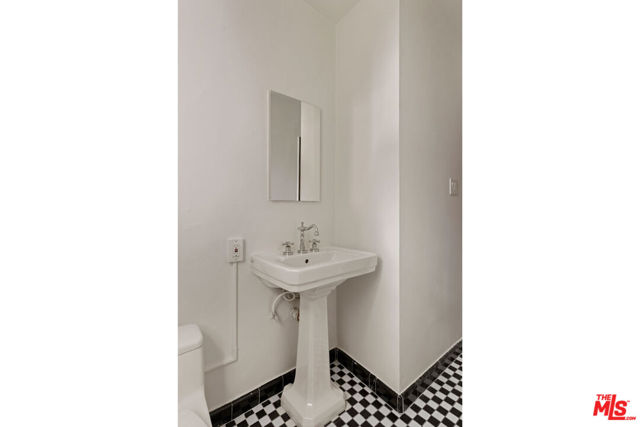 6856 Los Altos Place, Los Angeles CA: https://media.crmls.org/mediaz/3f368358-1d72-447e-af4a-e675f389d0be.jpg