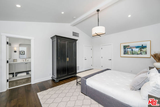 24884 Jim Bridger Road, Hidden Hills CA: https://media.crmls.org/mediaz/3f369620-b8da-45eb-98e7-b82843508fb5.jpg
