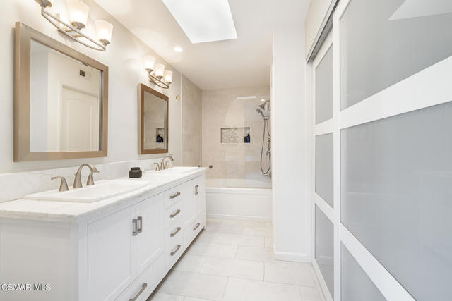 4427 Skyglen Court, Moorpark CA: https://media.crmls.org/mediaz/3f377459-0a95-4b38-8c81-7851842cb605.jpg