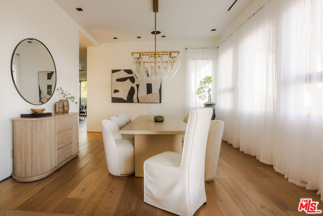 13331 Mulholland Drive, Beverly Hills CA: https://media.crmls.org/mediaz/3f37e0d9-e55d-47ba-b117-1ee7c124676d.jpg