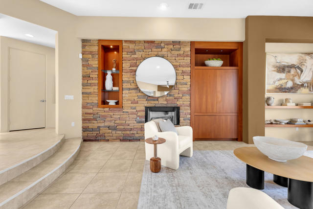 50050 Camino Privado, La Quinta CA: https://media.crmls.org/mediaz/3f390895-b15c-4183-b41f-87b06b1cb985.jpg