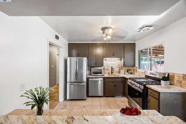 3491 Madeira Way, Livermore CA: https://media.crmls.org/mediaz/3f392d05-7140-40ac-9b41-fed2afc843de.jpg