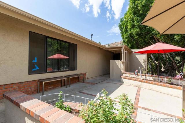 1339 Windsong Ln, Escondido CA: https://media.crmls.org/mediaz/3f39a8d3-5f9a-46cb-aa24-2a8eb8a38862.jpg