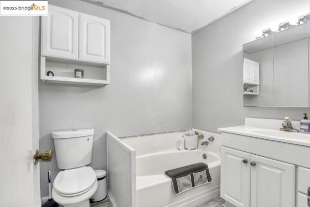 26893 Marsh Creek Rd, Brentwood CA: https://media.crmls.org/mediaz/3f3a283e-5d63-4648-847c-638881898930.jpg