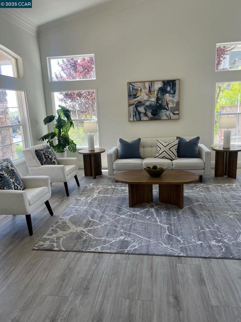 1023 Pebble Beach Dr, Clayton CA: https://media.crmls.org/mediaz/3f3a4a26-b4ab-4e4b-aa91-d27c6098cef5.jpg