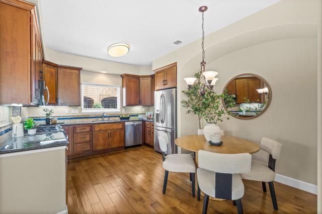 427 Willow Glen Way, San Jose CA: https://media.crmls.org/mediaz/3f3a9217-9c01-4fd9-9a37-98090a65d818.jpg