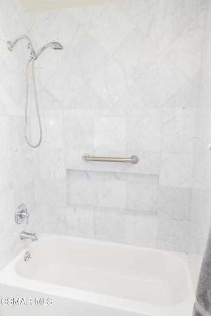 385 Somerset Circle, Thousand Oaks CA: https://media.crmls.org/mediaz/3f3aaac4-c91d-4c1b-92af-f181c55a259d.jpg