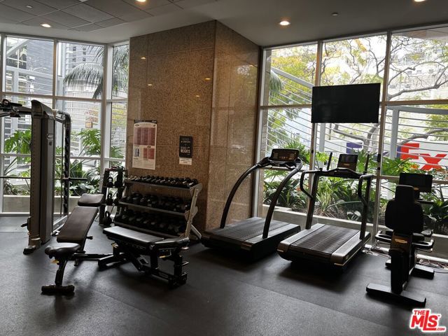 801 S Grand Avenue, Los Angeles CA: https://media.crmls.org/mediaz/3f3b5da4-0fd7-4583-993e-b1f8e6f30870.jpg