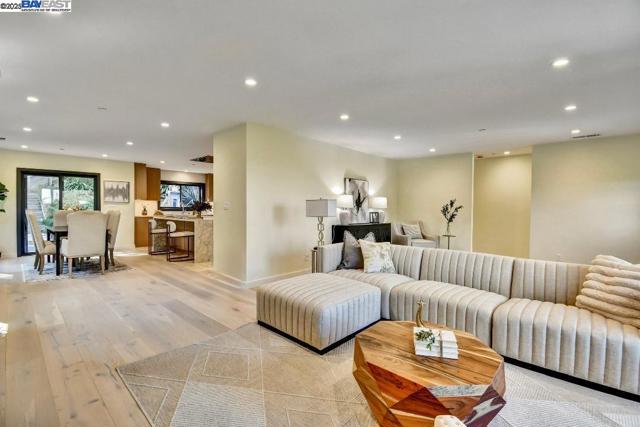 148 Auburn St, San Rafael CA: https://media.crmls.org/mediaz/3f3cdcc6-5ca7-4e4a-ab37-509006e04a29.jpg