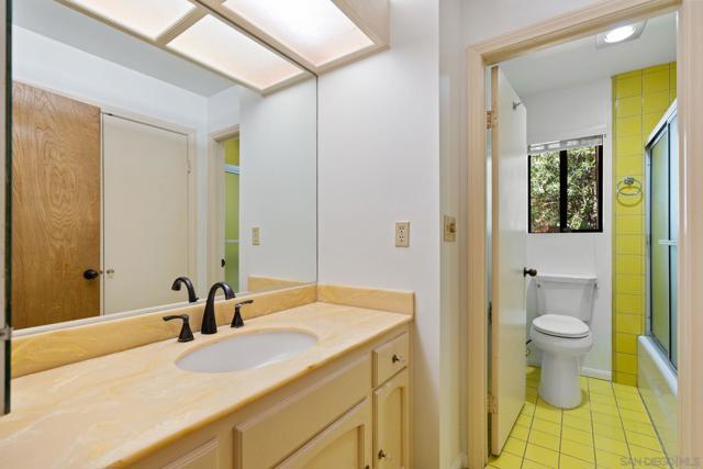 857 Hymettus Ave, Encinitas CA: https://media.crmls.org/mediaz/3f3d7860-96ad-47ad-80b6-e07da87f92a1.jpg