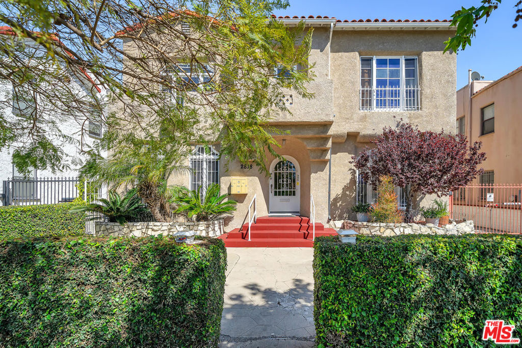 2818 S Bronson Avenue, Los Angeles, CA 90018