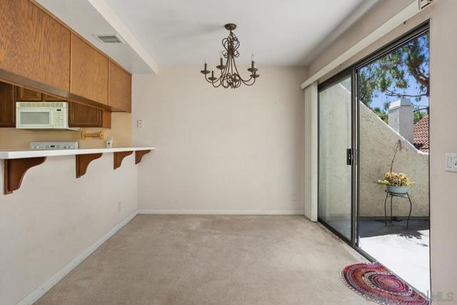 17945 Caminito Pinero, San Diego CA: https://media.crmls.org/mediaz/3f3dfd30-dc37-4cb1-82d6-9ff8998ed8bd.jpg