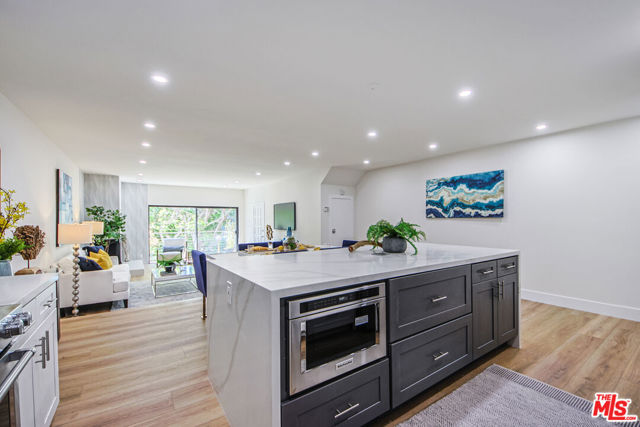 20 Ironsides Street, Marina del Rey CA: https://media.crmls.org/mediaz/3f3e047c-5755-4930-8667-fc3ba64cb2d0.jpg