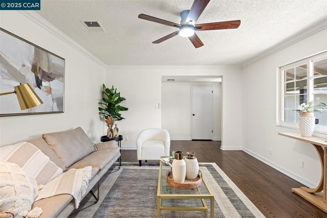 2283 Greenwich Rd, San Pablo CA: https://media.crmls.org/mediaz/3f3e081a-8a1d-41b2-ac0d-e66badeb000d.jpg