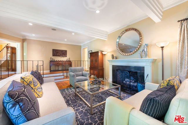4722 Noeline Avenue, Encino CA: https://media.crmls.org/mediaz/3f3f00cb-27d3-403f-8829-15ed0e0fc7ac.jpg
