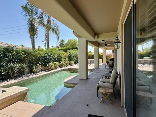 34 Calle La Reina, Rancho Mirage CA: https://media.crmls.org/mediaz/3f3f0c4a-8fc4-4664-8157-abd79860861d.jpg