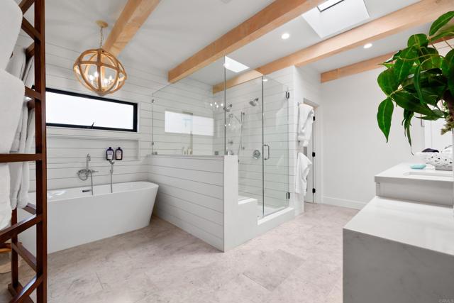 Detail Gallery Image 21 of 54 For 5080 Carlsbad Blvd, Carlsbad,  CA 92008 - 5 Beds | 4 Baths