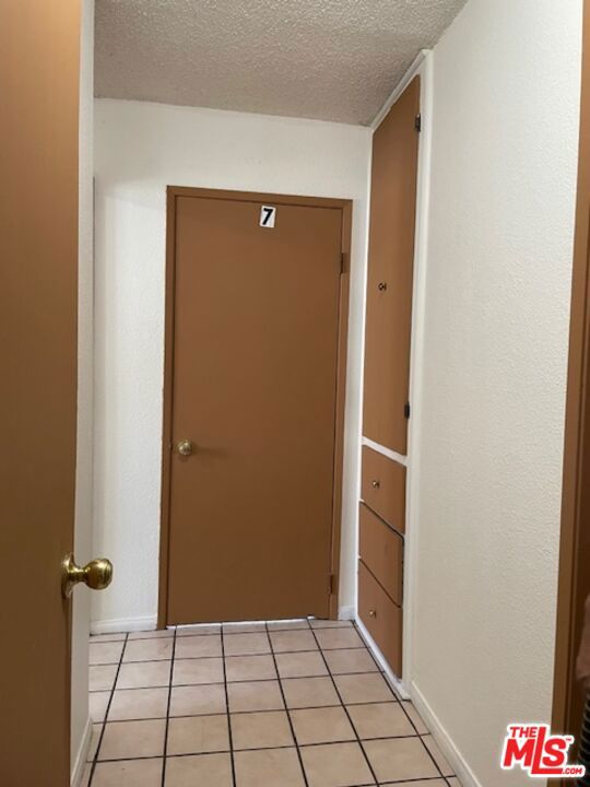 524 N Cummings Street, Los Angeles CA: https://media.crmls.org/mediaz/3f3f3b03-e78a-426c-971f-a679e29f39e9.jpg