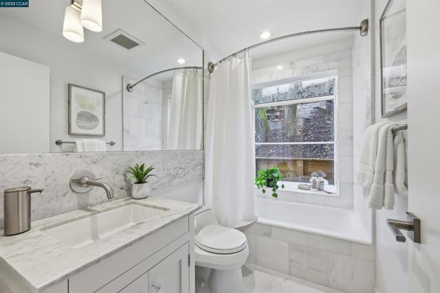 129 Spring Rd, Orinda CA: https://media.crmls.org/mediaz/3f3f471d-412b-461c-b0d0-30ae1ea23ff6.jpg