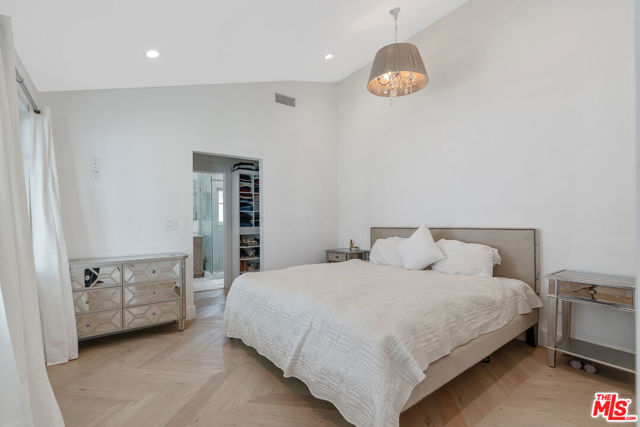 1152 S Windsor Boulevard, Los Angeles CA: https://media.crmls.org/mediaz/3f3f7ab3-9e9e-4c2a-a09d-4cf712b231af.jpg