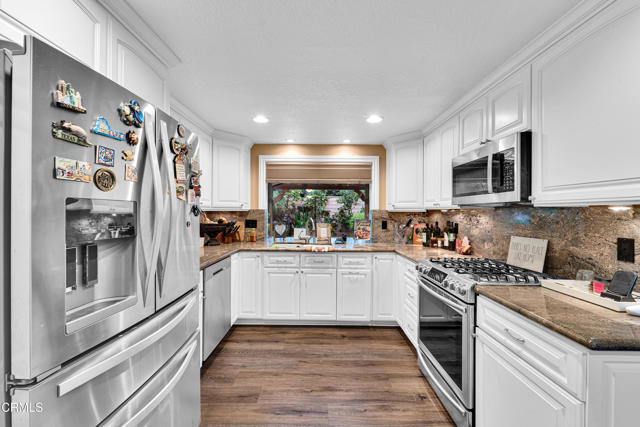 Detail Gallery Image 10 of 31 For 219 Castilian Ave, Newbury Park,  CA 91320 - 4 Beds | 2/1 Baths