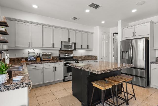 67860 Via Seguro, Cathedral City CA: https://media.crmls.org/mediaz/3f3fa463-2180-4f8a-8766-f472f06c9e34.jpg