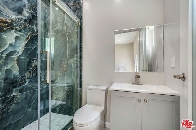 120 W Ellis Avenue, Inglewood CA: https://media.crmls.org/mediaz/3f3fd914-bb9c-4751-a685-f4e30aa7176a.jpg