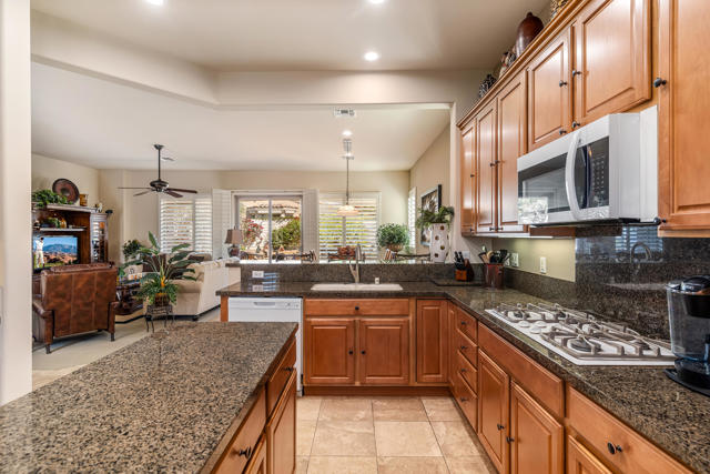 80132 Avenida Santa Olivia, Indio CA: https://media.crmls.org/mediaz/3f3feda4-7854-4072-84c6-654a9854dfdf.jpg