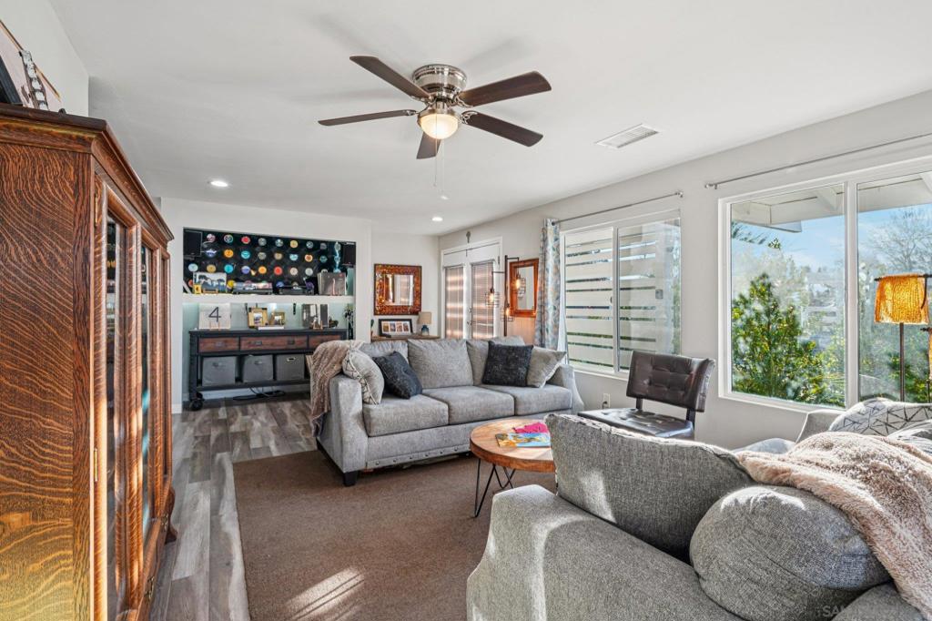 MLS #250043633SD image #9