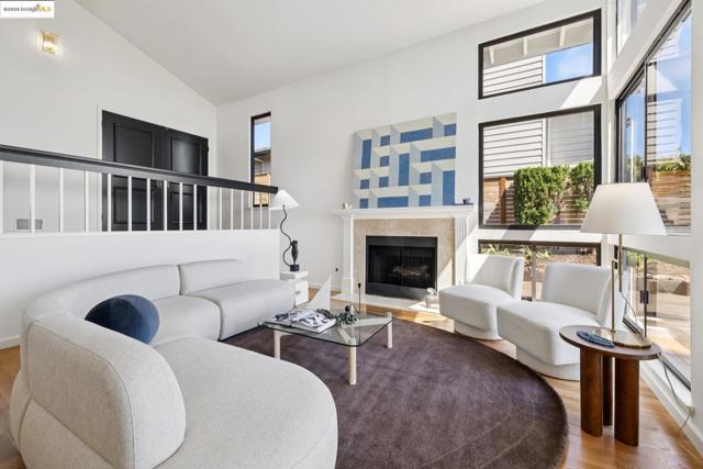 6019 Ridgemont Dr, Oakland CA: https://media.crmls.org/mediaz/3f40a717-c6db-43b3-b37d-0de82381399c.jpg