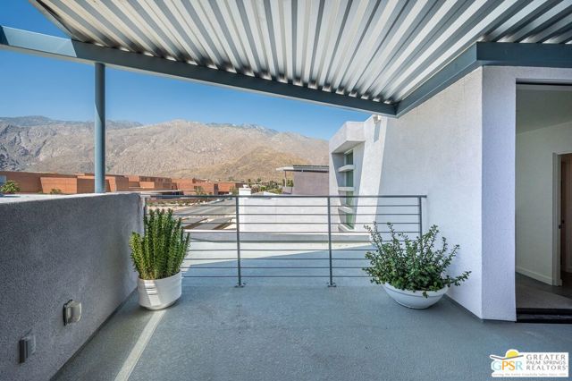 1007 Ziel Drive, Palm Springs CA: https://media.crmls.org/mediaz/3f40c06f-3b56-46e4-bcfc-d1053f0e92fb.jpg