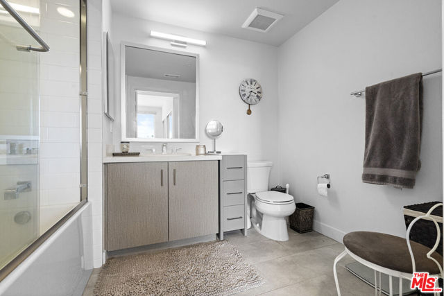 436 S Virgil Avenue, Los Angeles CA: https://media.crmls.org/mediaz/3f411354-3c49-49a8-8bd9-0c4cfbdbf764.jpg