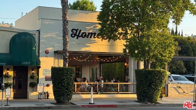 13012 Valleyheart Drive, Studio City CA: https://media.crmls.org/mediaz/3f415de5-ce0b-4c0b-bcf6-6ca6f14d0c43.jpg