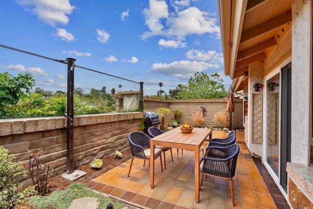 1608 Caminito Asterisco, La Jolla CA: https://media.crmls.org/mediaz/3f416996-94d8-40dc-96ce-4977626b5fc8.jpg