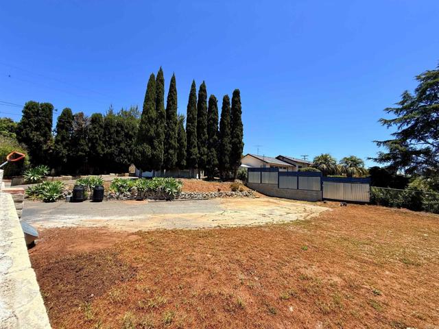 1461 Sunrise Drive, Vista CA: https://media.crmls.org/mediaz/3f41a791-85e1-4db2-b63a-8dfe9bdf3798.jpg