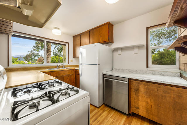 11220 N Ventura Avenue, Ojai CA: https://media.crmls.org/mediaz/3f4201bd-829a-4ee6-94e7-6f4568b67610.jpg