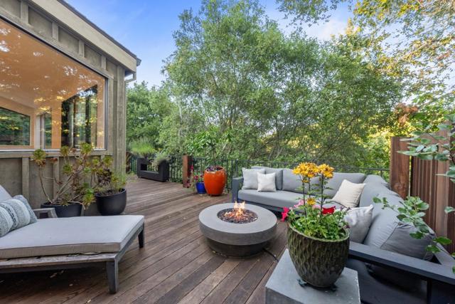 21 Valley Oak Street, Portola Valley CA: https://media.crmls.org/mediaz/3f427cc7-fbf3-4e38-b879-63fe2f3598a1.jpg