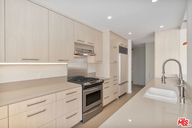 1 Northstar Street, Marina del Rey CA: https://media.crmls.org/mediaz/3f42829d-0e17-4e0d-aa45-c3e5632284ff.jpg
