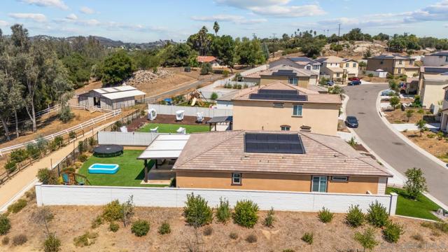28315 Farm Creek Way, Valley Center CA: https://media.crmls.org/mediaz/3f429cb0-afa6-4809-83a2-c69e602d24bc.jpg