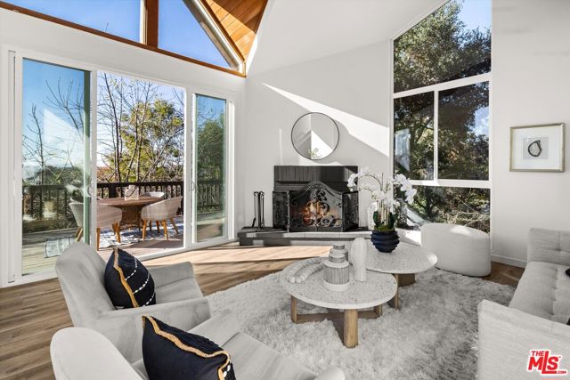827 Cheltenham Road, Santa Barbara CA: https://media.crmls.org/mediaz/3f42cc92-443f-4e83-befd-00634000d180.jpg