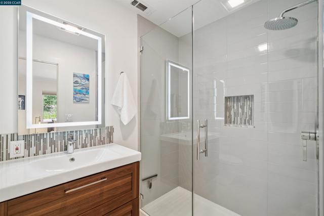 10 ICHABOD LANE, Orinda CA: https://media.crmls.org/mediaz/3f434830-3837-4a6c-9cfe-f0dda00ea3cb.jpg